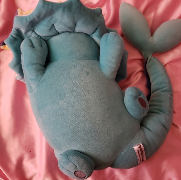 🌺 Pokémon Center 21" Sleeping Vaporean - Picture 4 of 5
